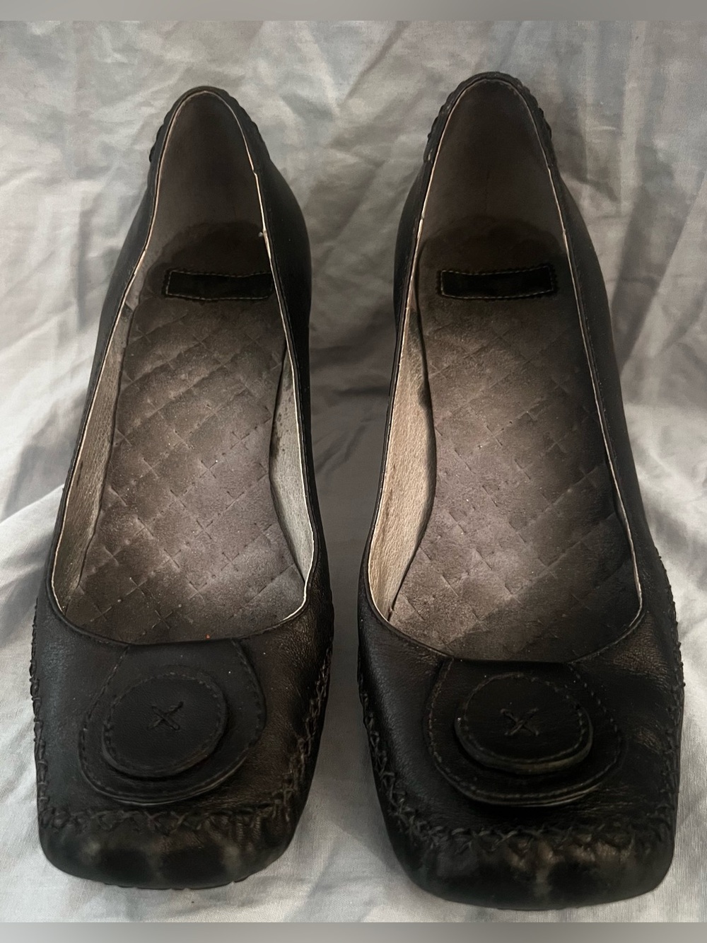 Classy and very comfortable pair size 8 kitten heel by Indigo
